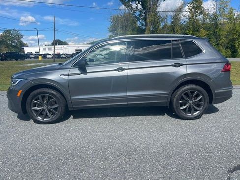 Used 2022 Volkswagen Tiguan SE AWD/4WD image 2