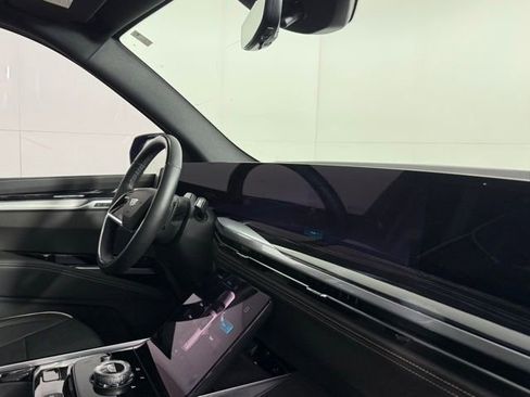 Certified 2025 Cadillac Escalade ESV Sport w/ Touring Package image 34