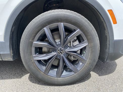 Certified 2023 Volkswagen Tiguan SE FWD image 10