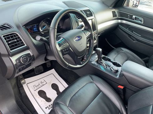 Used 2016 Ford Explorer XLT w/ Equipment Group 202A image 18