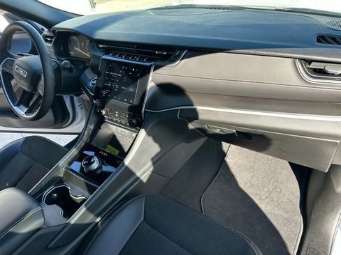 Certified 2025 Jeep Grand Cherokee Altitude image 27