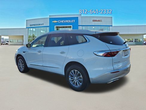 Used 2024 Buick Enclave Premium image 5