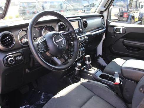 Used 2019 Jeep Wrangler Unlimited Sport S AWD/4WD image 3