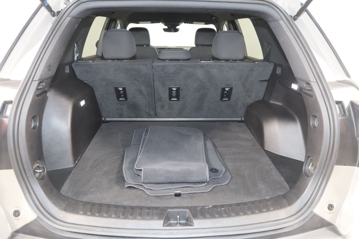 Used 2025 GMC Terrain Elevation w/ Technology Package II AWD/4WD image 45