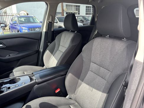 Used 2025 Nissan Rogue SV FWD image 29