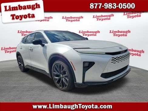 Used 2025 Toyota Crown Signia Limited image 1