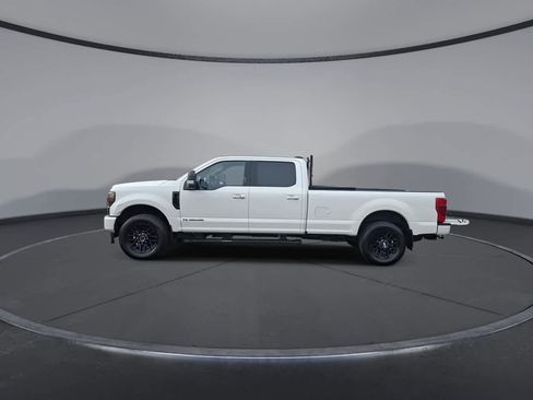Used 2022 Ford F250 Lariat w/ Black Appearance Package image 5
