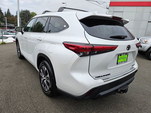Used 2022 Toyota Highlander XLE image 5