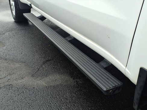 Used 2022 Chevrolet Silverado 1500 Custom image 10