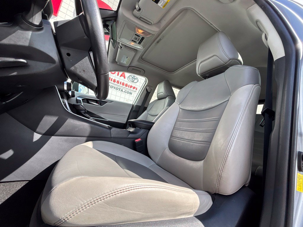 Used 2021 Toyota RAV4 XLE Premium AWD/4WD image 11