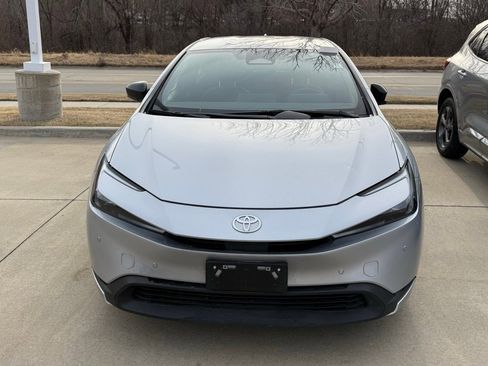 Used 2025 Toyota Prius LE image 1