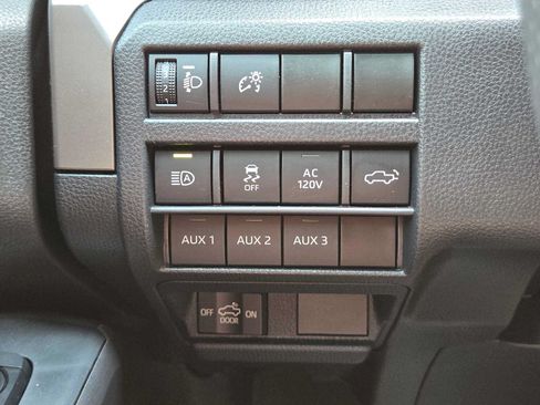 Used 2024 Toyota Tacoma TRD Sport w/ TRD Sport Premium Package AWD/4WD image 32