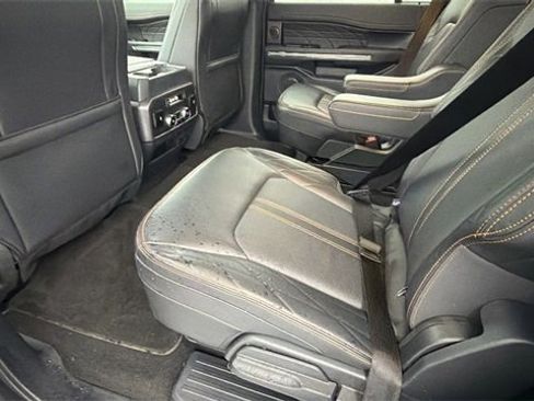 Used 2024 Ford Expedition Platinum image 16