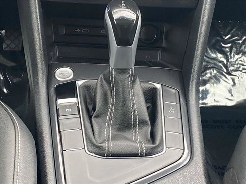 Certified 2023 Volkswagen Tiguan SE w/ Panoramic Sunroof Package image 10