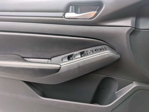 Used 2025 Nissan Altima 2.5 SV FWD image 27