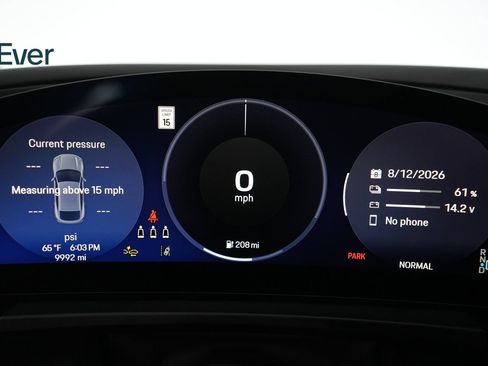 Used 2025 Porsche Macan Electric RWD image 7