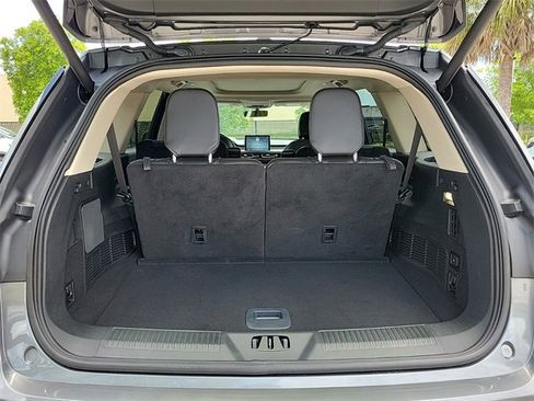 Used 2024 Lincoln Aviator 2WD w/ Premium Package image 7