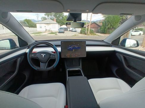 Used 2023 Tesla Model Y Long Range AWD/4WD image 9