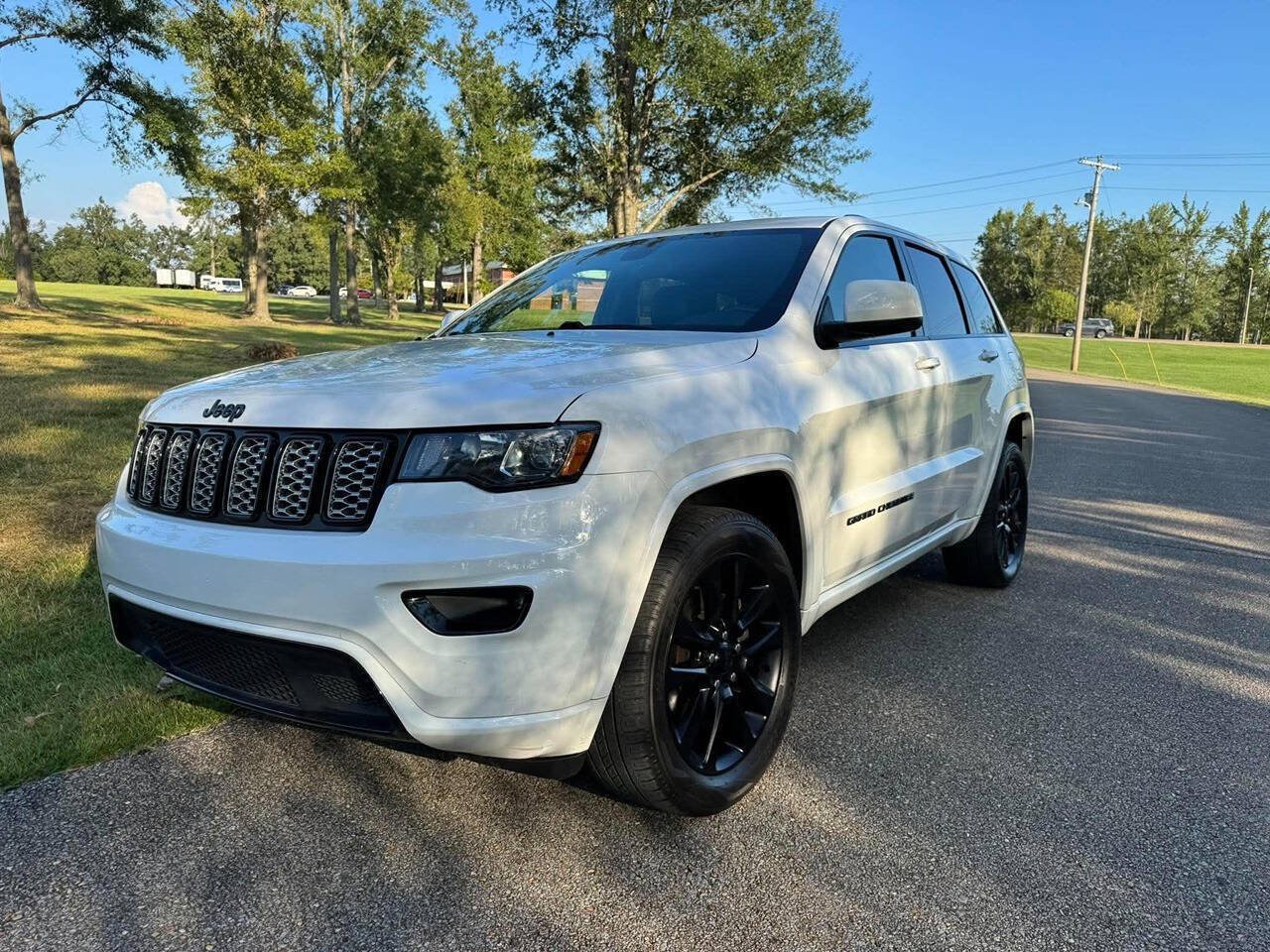 Used 2021 Jeep Grand Cherokee Laredo X RWD image 3