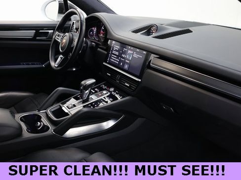 Used 2020 Porsche Cayenne Turbo image 17