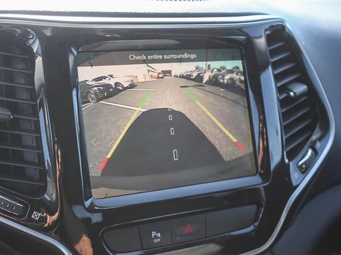 Used 2019 Jeep Cherokee Limited image 31