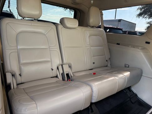 Used 2020 Lincoln Navigator L Reserve w/ Equipment Group 208A Reserve AWD/4WD image 18
