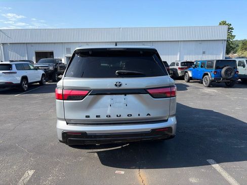 Used 2023 Toyota Sequoia Platinum AWD/4WD image 5