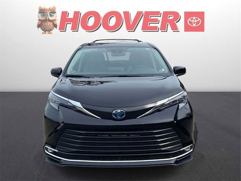 Used 2024 Toyota Sienna XLE w/ XLE Plus Package image 7