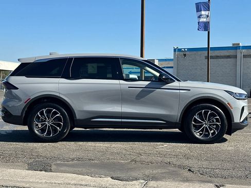 New 2026 Lincoln Nautilus Premier image 8