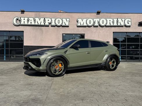 Used 2025 Lamborghini Urus SE AWD/4WD image 1