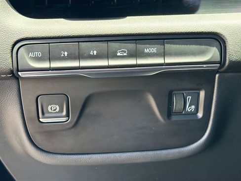 Used 2024 Cadillac Escalade Premium Luxury AWD/4WD image 37
