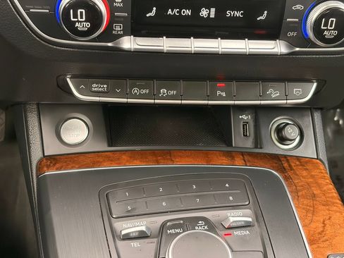 Used 2018 Audi Q5 2.0T Premium Plus w/ Premium Plus Package AWD/4WD image 24