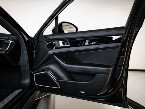 Certified 2023 Porsche Panamera image 27