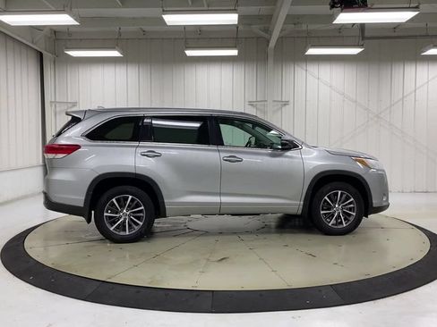Used 2018 Toyota Highlander XLE AWD/4WD image 9