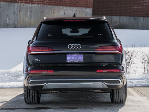 Used 2023 Audi Q7 Premium w/ Convenience Package image 29