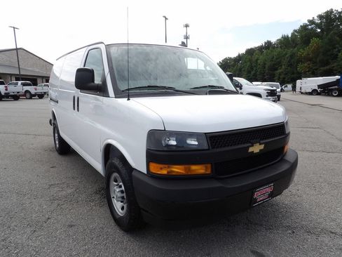 Used 2022 Chevrolet Express 2500 w/ Driver Convenience Package RWD image 11