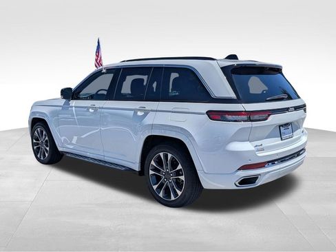 Used 2025 Jeep Grand Cherokee Overland w/ Luxury Tech Group IV AWD/4WD image 7
