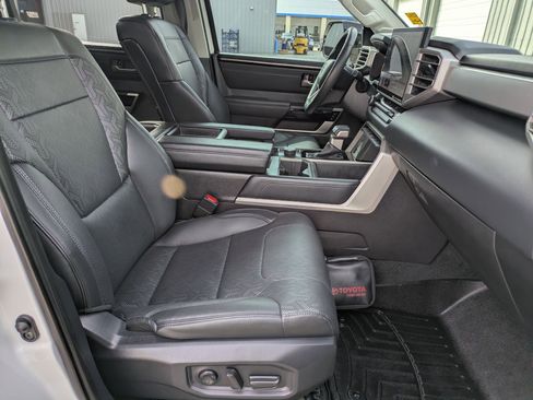 Used 2024 Toyota Tundra Limited image 25