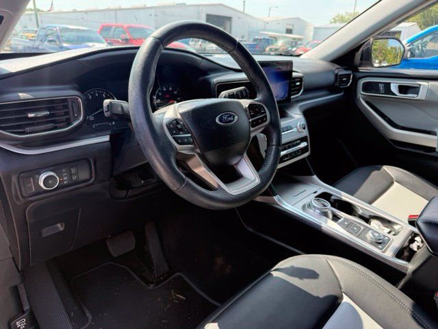 Used 2022 Ford Explorer XLT w/ Equipment Group 202A AWD/4WD image 8