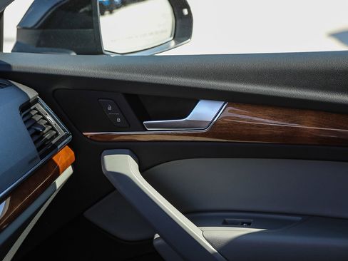 Used 2022 Audi Q5 2.0T Premium w/ Convenience Package image 21