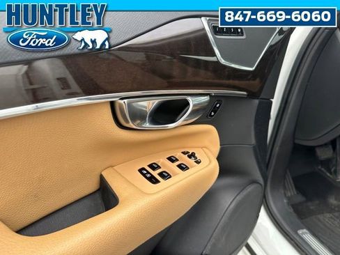 Used 2018 Volvo XC90 T5 Momentum w/ Momentum Plus Package AWD/4WD image 22