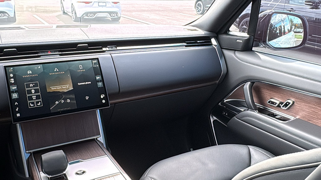 Used 2025 Land Rover Range Rover SE AWD/4WD image 26