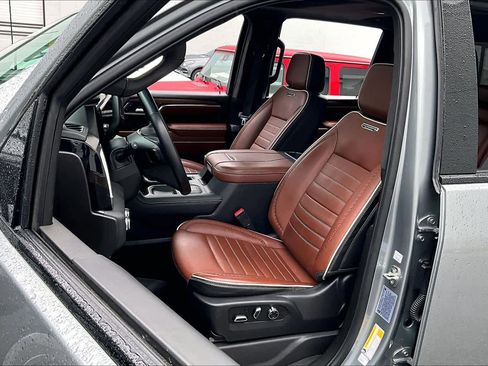 Used 2024 GMC Sierra 2500 Denali Ultimate w/ Max Trailering Package image 8