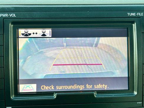 Used 2011 Toyota Sienna XLE image 23