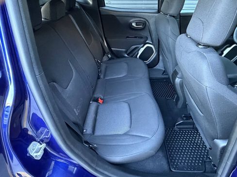 Used 2017 Jeep Renegade Latitude w/ Cold Weather Group AWD/4WD image 18