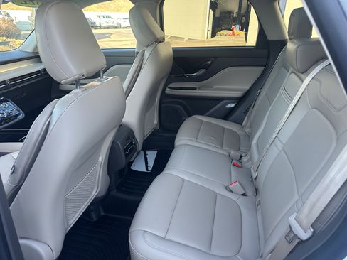 Used 2022 Lincoln Corsair AWD w/ Premium Package image 9