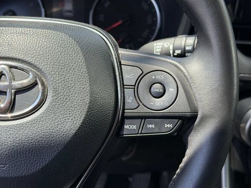 Used 2022 Toyota RAV4 XLE Premium FWD image 18