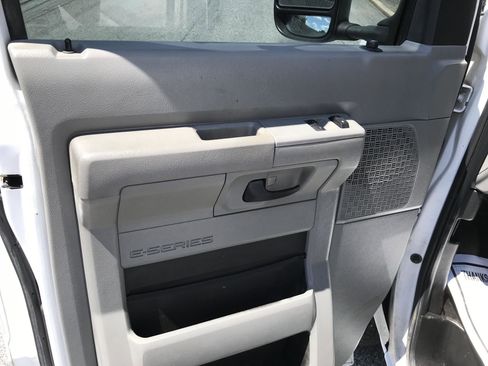 Used 2014 Ford E-350 and Econoline 350 RWD image 11