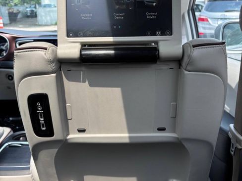 Used 2017 Chrysler Pacifica Limited FWD image 33