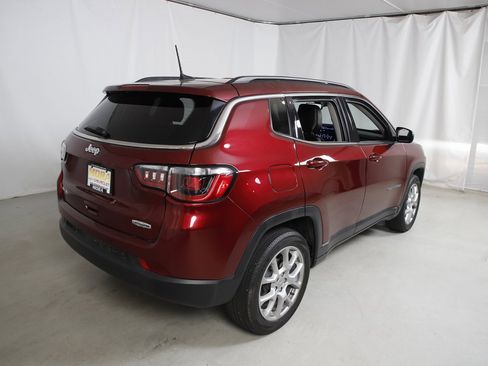 Used 2022 Jeep Compass Latitude image 3